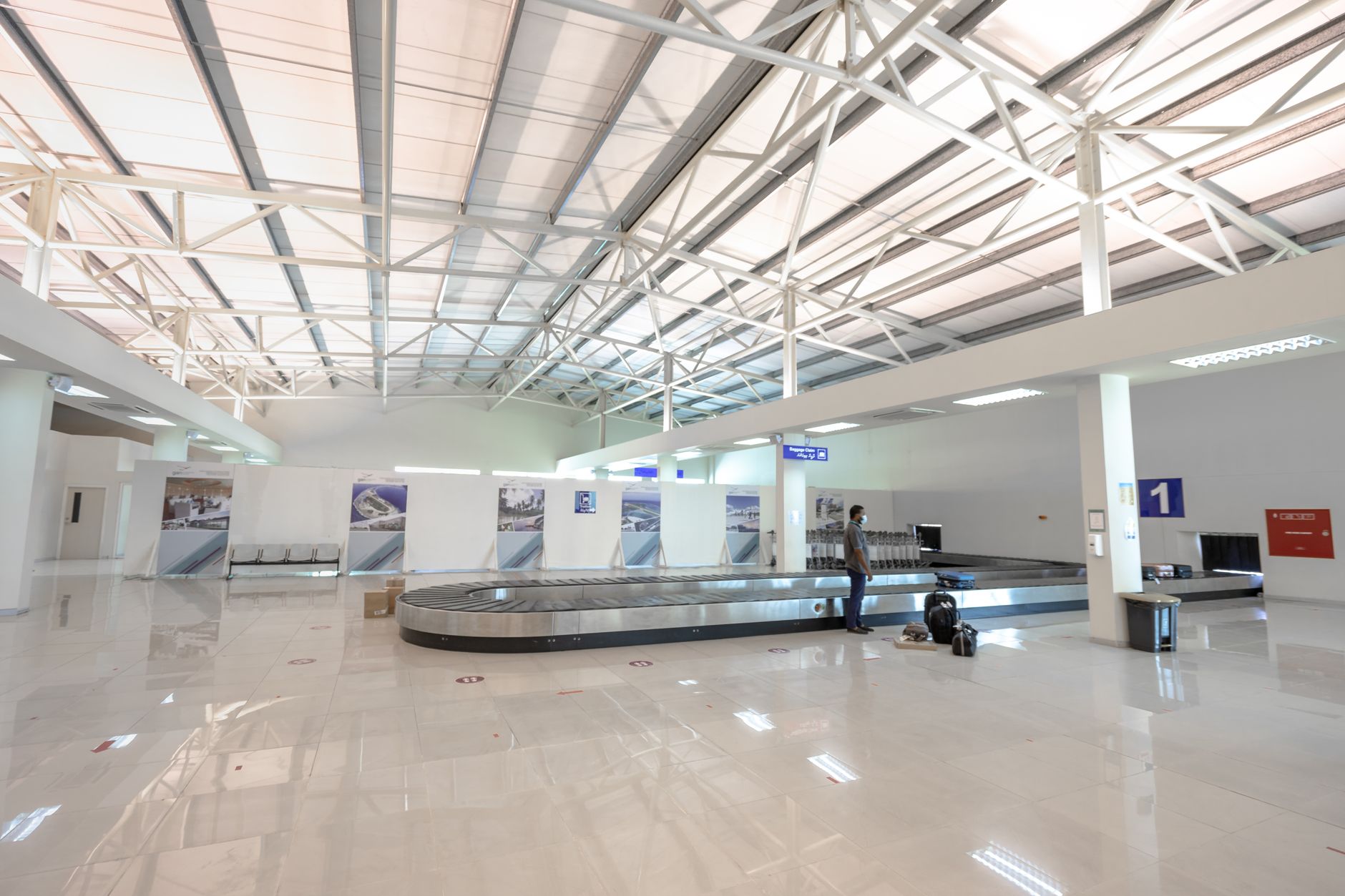 Terminal Bekasi: Kunci Mobilitas dan Pertumbuhan Ekonomi Kota 2 Terminal Bekasi yang ramai dengan penumpang dan bus kota, menampilkan fasilitas modern serta akses transportasi mudah