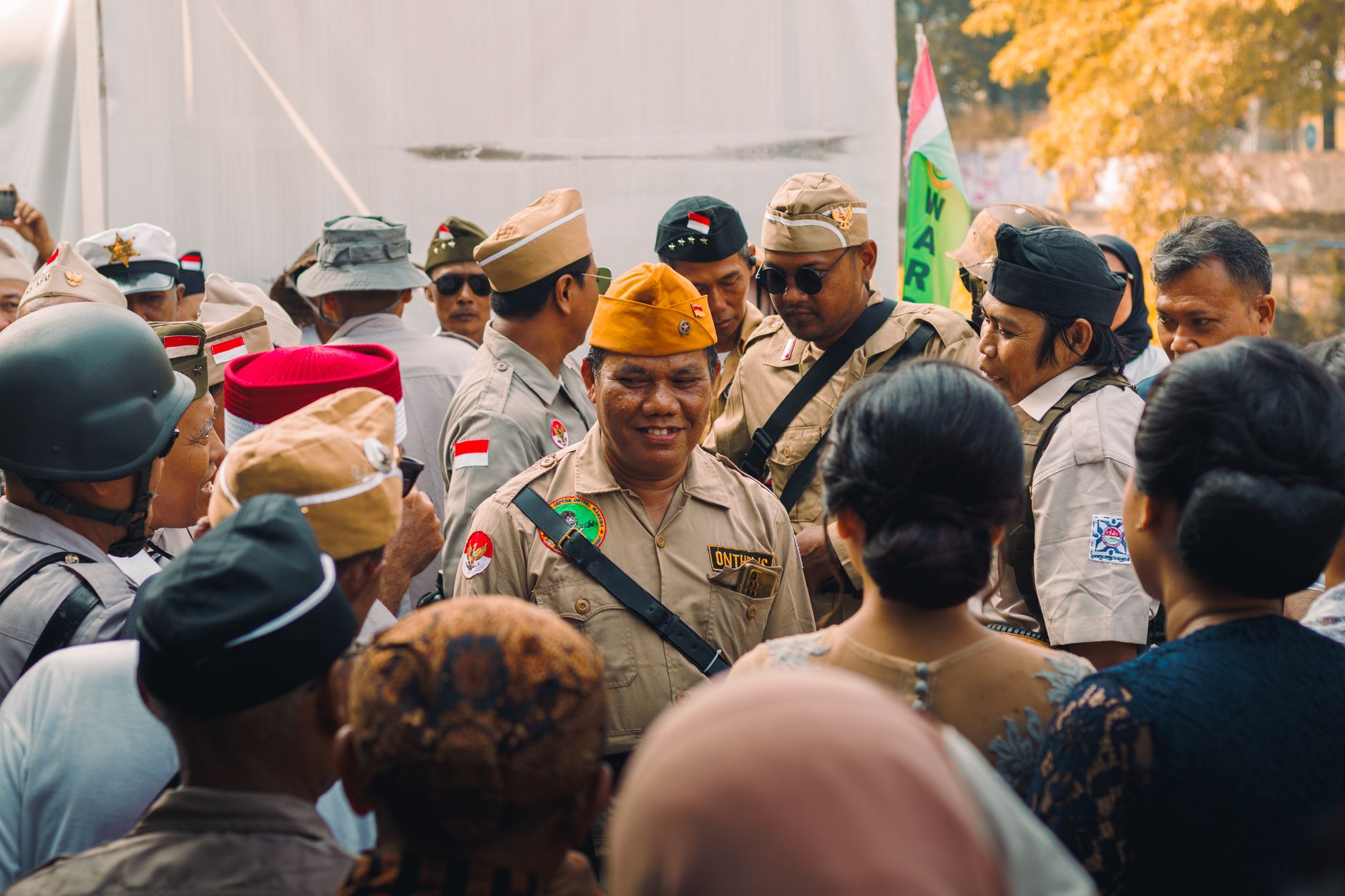 Walikota Bekasi: Kebijakan Transportasi Baru dan Dampaknya bagi Warga 2 Walikota Bekasi berpidato di depan Balai Kota, menyoroti program inovatif pembangunan infrastruktur dan kesejahteraan...