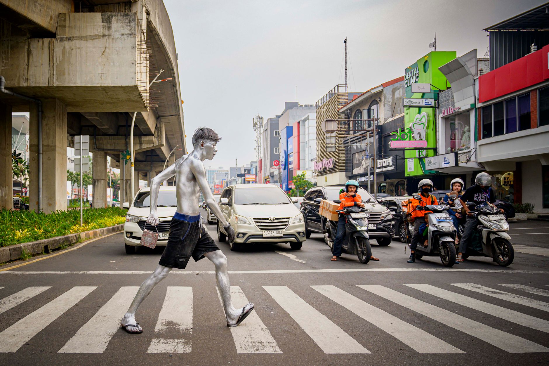 Bekasi ke Jakarta berapa jam? Waktu Tempuh & Pilihan Transportasi